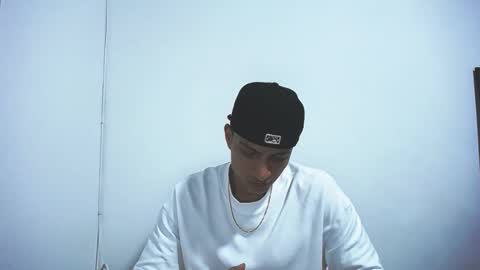 Juan Pablo-independent model online show from November 17, 9:15 am