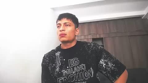 Juan Pablo-independent model online show from February 14, 7:27 am