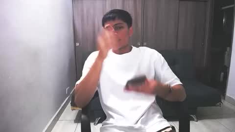 Juan Pablo-independent model online show from March 16, 6:06 am