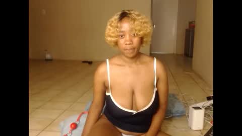 _sexylipss online show from November 28, 5:37 pm