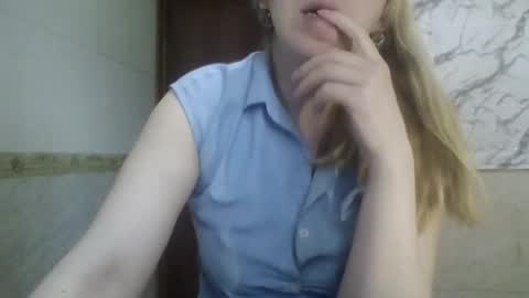 Snapshot of _sexyxsveta_ chatting on April 28, 6:18 am SexyXSveta online show from April 28, 6:18 am