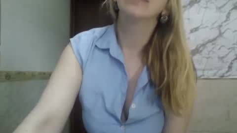 Snapshot of _sexyxsveta_ chatting on May 12, 3:58 am SexyXSveta online show from May 12, 3:58 am