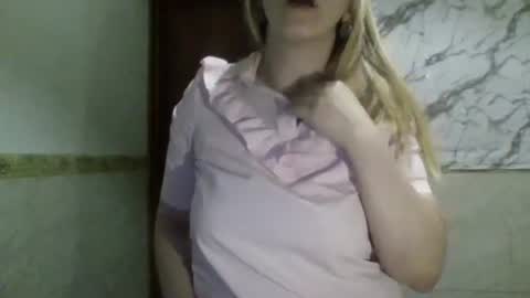 Snapshot of _sexyxsveta_ chatting on May 20, 2:45 pm SexyXSveta online show from May 20, 2:45 pm