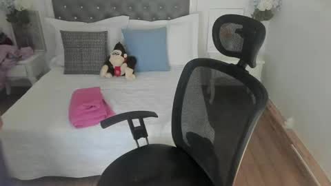Snapshot of _sharloth chatting on May 12, 2:36 pm Sharlot online show from May 12, 2:36 pm