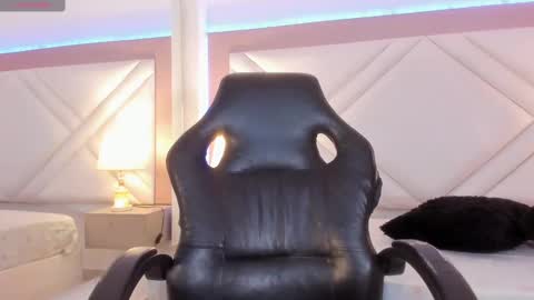 Snapshot of _shayra_ chatting on March 11, 11:44 am Shayra online show from March 11, 11:44 am