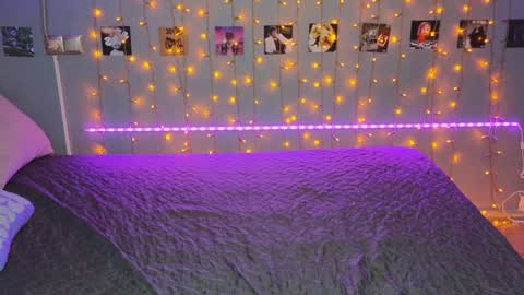 Snapshot of _side_by_you_ chatting on December 6, 11:11 am NATHANPVT IS OPEN online show from December 6, 11:11 am