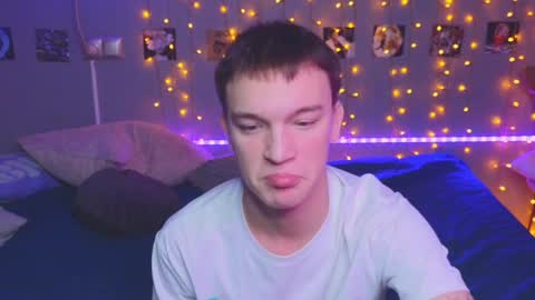 Snapshot of _side_by_you_ chatting on December 12, 11:07 am NATHANPVT IS OPEN online show from December 12, 11:07 am