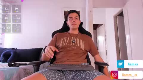 Snapshot of _simoonn_ chatting on June 23, 8:29 pm Liam modelo independiente online show from June 23, 8:29 pm