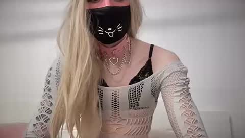 Snapshot of _sissy_michelle chatting on February 21, 10:33 pm _sissy_michelle online show from February 21, 10:33 pm