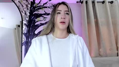 Snapshot of _sofia_cruz chatting on February 1, 12:04 pm 640 200 online show from February 1, 12:04 pm