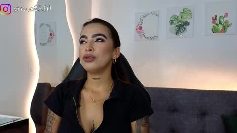 Snapshot of _sophiebrown__ chatting on December 4, 10:08 pm Andrea The Next Stream Wednesday online show from December 4, 10:08 pm