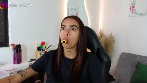 Snapshot of _sophiebrown__ chatting on December 13, 10:51 am Andrea The Next Stream Wednesday online show from December 13, 10:51 am