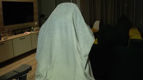 OLIVERpvt is open online show from January 13, 4:07 am