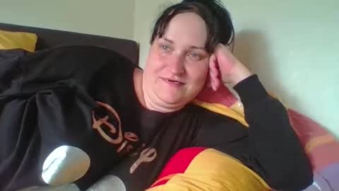 Snapshot of _squirty_pussyyy_ chatting on June 3, 2:33 pm Melisa online show from June 3, 2:33 pm
