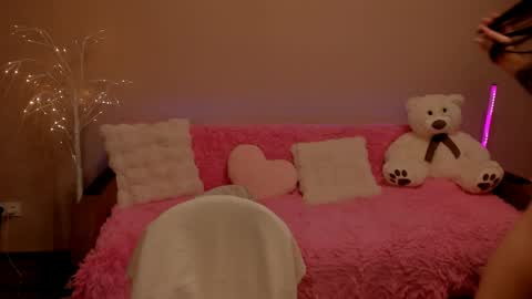 _stella_aa online show from April 4, 8:28 pm