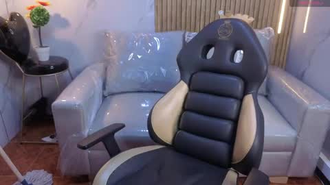 Snapshot of _sweet_lia_ chatting on April 21, 1:42 am _sweet_lia_ online show from April 21, 1:42 am