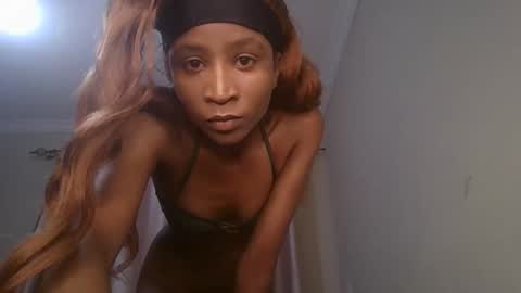 Snapshot of _sweetebony_r chatting on February 13, 7:48 am _sweetebony_r online show from February 13, 7:48 am