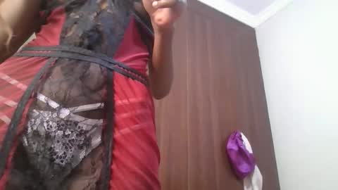 Snapshot of _sweetebony_r chatting on February 17, 6:21 am _sweetebony_r online show from February 17, 6:21 am