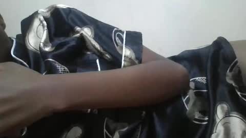 Snapshot of _sweetebony_r chatting on March 1, 8:11 pm _sweetebony_r online show from March 1, 8:11 pm