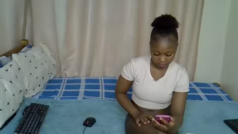 Snapshot of _sweetums chatting on September 30, 10:48 pm Rosy  Steph online show from September 30, 10:48 pm