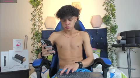 Taylor online show from November 19, 8:20 pm