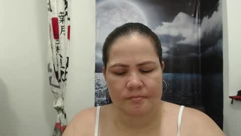 Snapshot of _thamaraa_ chatting on May 2, 9:42 pm Tamara online show from May 2, 9:42 pm