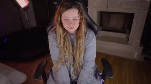 Snapshot of _that_witch_ chatting on April 12, 5:34 am MIRA online show from April 12, 5:34 am