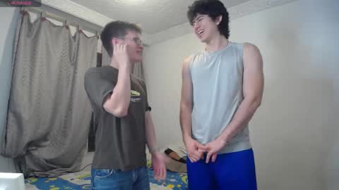 Snapshot of _the_neighbors chatting on April 23, 11:51 pm Scot y Patrick online show from April 23, 11:51 pm