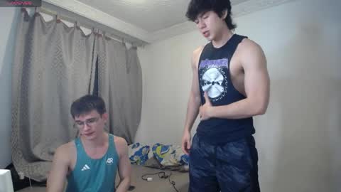 Snapshot of _the_neighbors chatting on April 28, 12:09 am Scot y Patrick online show from April 28, 12:09 am