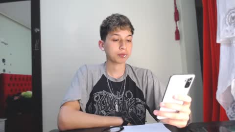 Snapshot of _thomas_hot_ chatting on December 16, 8:26 pm Thomas online show from December 16, 8:26 pm