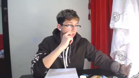 Snapshot of _thomas_hot_ chatting on December 29, 7:00 pm Thomas online show from December 29, 7:00 pm