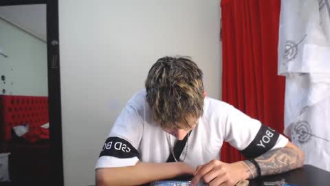 Snapshot of _thomas_hot_ chatting on January 7, 8:21 pm Thomas online show from January 7, 8:21 pm