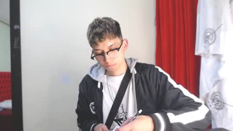 Snapshot of _thomas_hot_ chatting on January 8, 10:06 pm Thomas online show from January 8, 10:06 pm