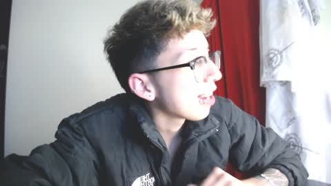 Snapshot of _thomas_hot_ chatting on January 15, 12:04 pm Thomas online show from January 15, 12:04 pm