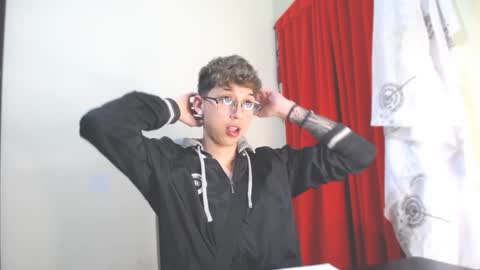 Snapshot of _thomas_hot_ chatting on January 21, 2:33 am Thomas online show from January 21, 2:33 am