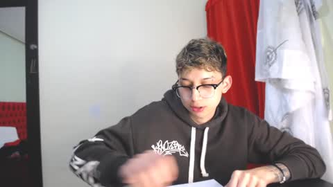 Snapshot of _thomas_hot_ chatting on January 23, 9:50 pm Thomas online show from January 23, 9:50 pm