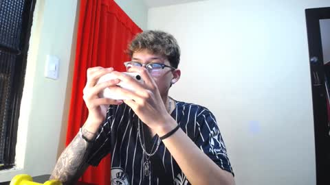 Snapshot of _thomas_hot_ chatting on January 31, 1:11 am Thomas online show from January 31, 1:11 am