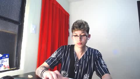 Snapshot of _thomas_hot_ chatting on February 4, 3:36 pm Thomas online show from February 4, 3:36 pm