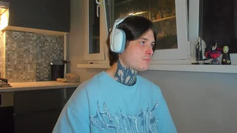 _torfin_ online show from April 7, 11:48 pm