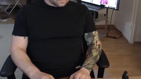 Snapshot of _trythis_ chatting on June 3, 9:53 pm _trythis_ online show from June 3, 9:53 pm