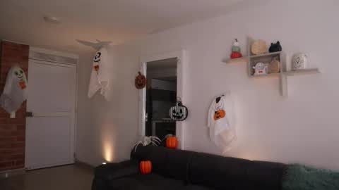 Anastasia Vahos online show from October 28, 5:15 pm