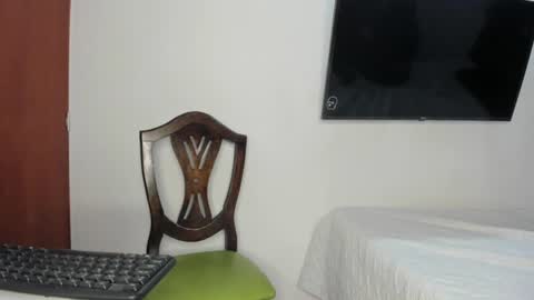 Snapshot of _valentina_69 chatting on June 11, 12:32 am _valentina_69 online show from June 11, 12:32 am