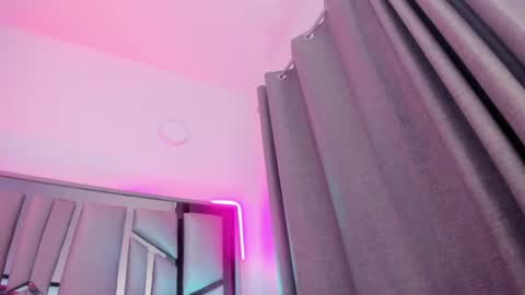 Snapshot of _valeria_saenz_ chatting on July 2, 3:23 am _valeria_saenz_ online show from July 2, 3:23 am