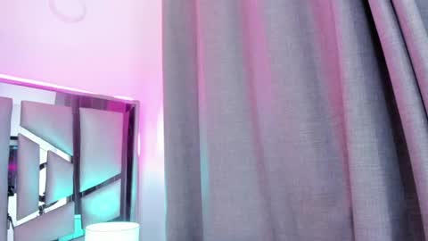 Snapshot of _valeria_saenz_ chatting on July 26, 2:20 am _valeria_saenz_ online show from July 26, 2:20 am