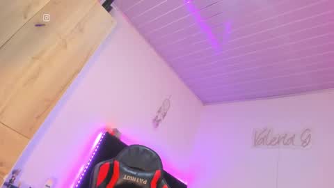 Snapshot of _valeriaa chatting on January 10, 2:46 am online show from January 10, 2:46 am