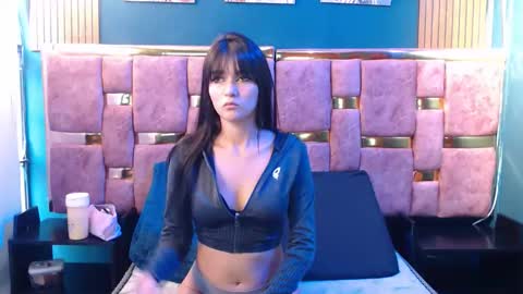 Snapshot of _valery34_ chatting on April 23, 12:29 pm _valery34_ online show from April 23, 12:29 pm