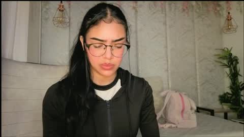   online show from April 5, 11:51 am