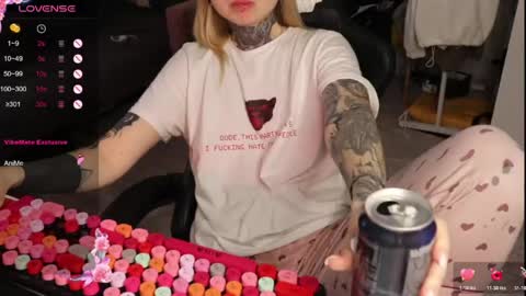 Snapshot of _viv1an_ chatting on April 22, 1:56 pm Alis online show from April 22, 1:56 pm