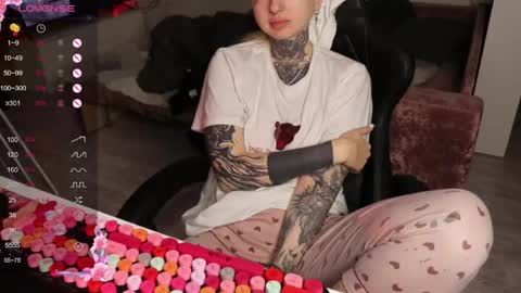Snapshot of _viv1an_ chatting on April 25, 5:10 pm Alis online show from April 25, 5:10 pm