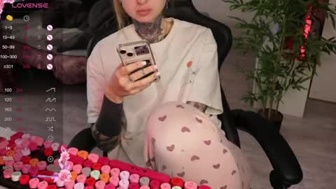 Snapshot of _viv1an_ chatting on May 3, 6:41 am Alis online show from May 3, 6:41 am